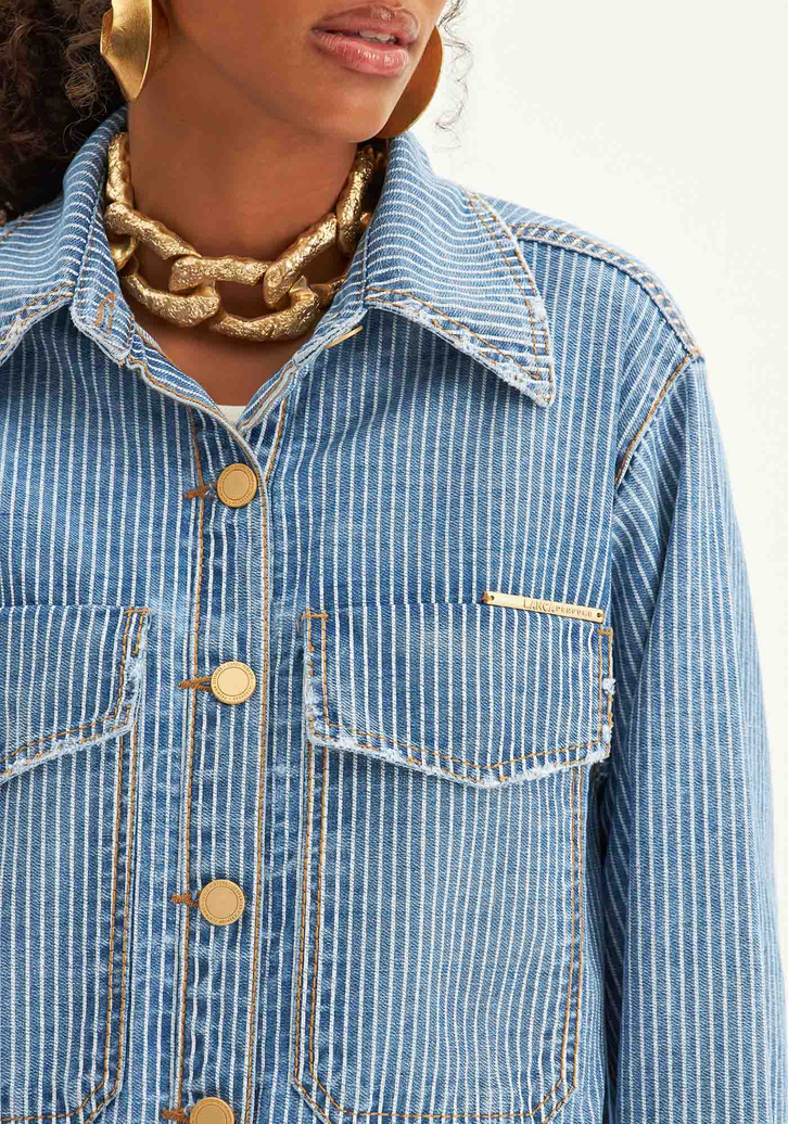 Camisa jeans 2025 lança perfume