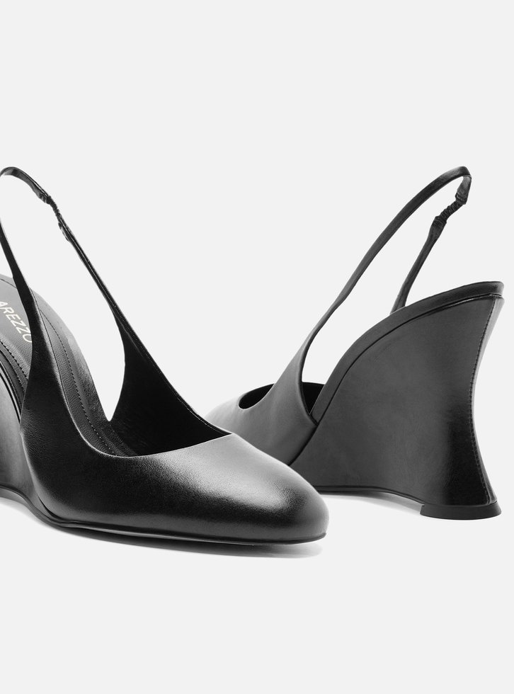 Scarpin Preto Couro Salto Anabela Slingback