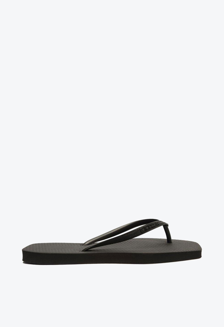 Chinelo de Dedo Preto Bico Quadrado Tiras Brizza