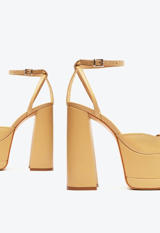 Sapato Scarpin Meia Pata Luan Couro Bege