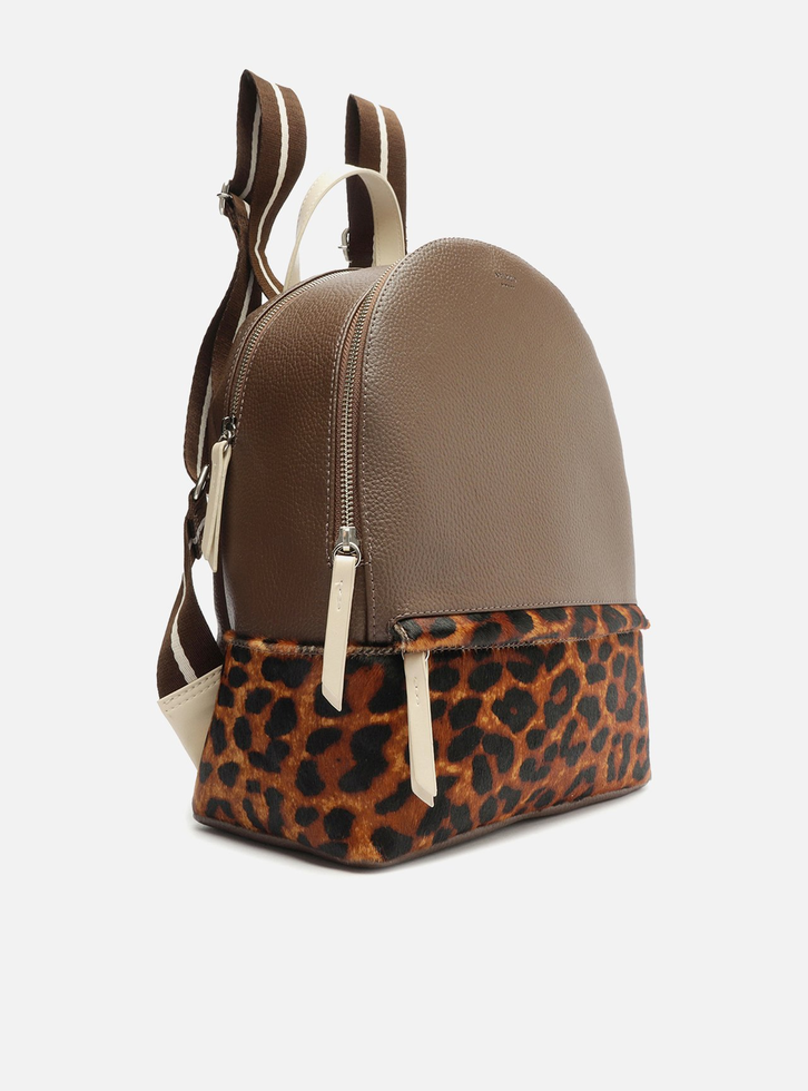 Mochila Animal Print Marrom Arezzo Prione Grande