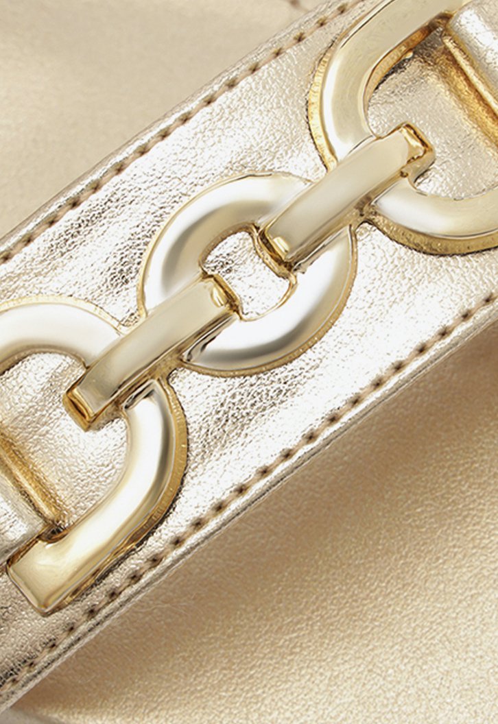 Sandália Salto Bloco Corrente Dourada