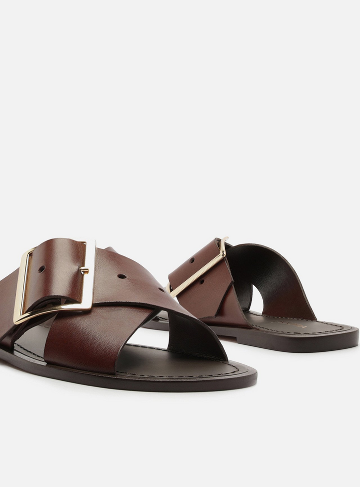 Rasteira Marrom Couro Tiras Cruzadas Fivela