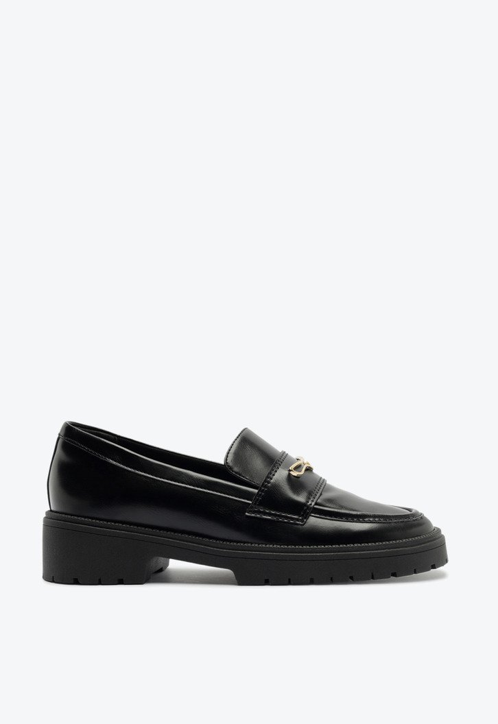 Mocassim Sola Tratorada Detalhe Metal Preto