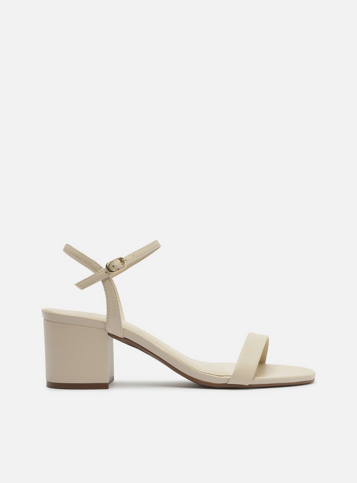 Sandália Off White Salto Bloco Tiras Básica