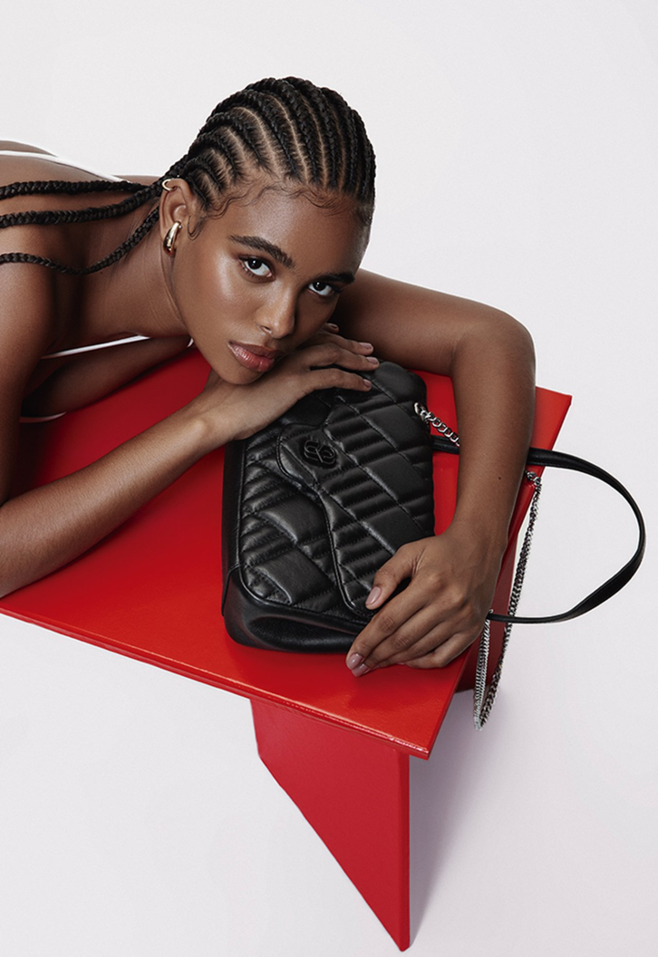 【shutty380】 Bolsa Preta Schutz Shoulder Perry Grande Couro | ZZ MALL