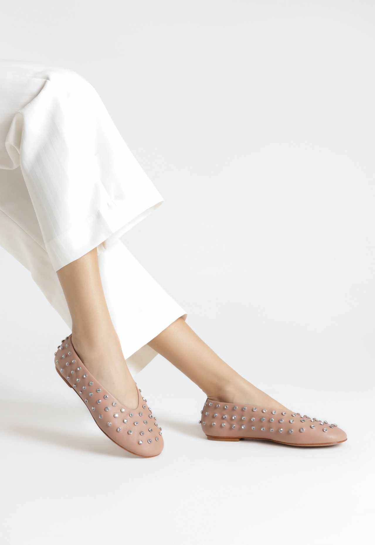 ◆Daphne◆ Sapatilha Bege Schutz Daphne Couro Tachas | ZZ MALL