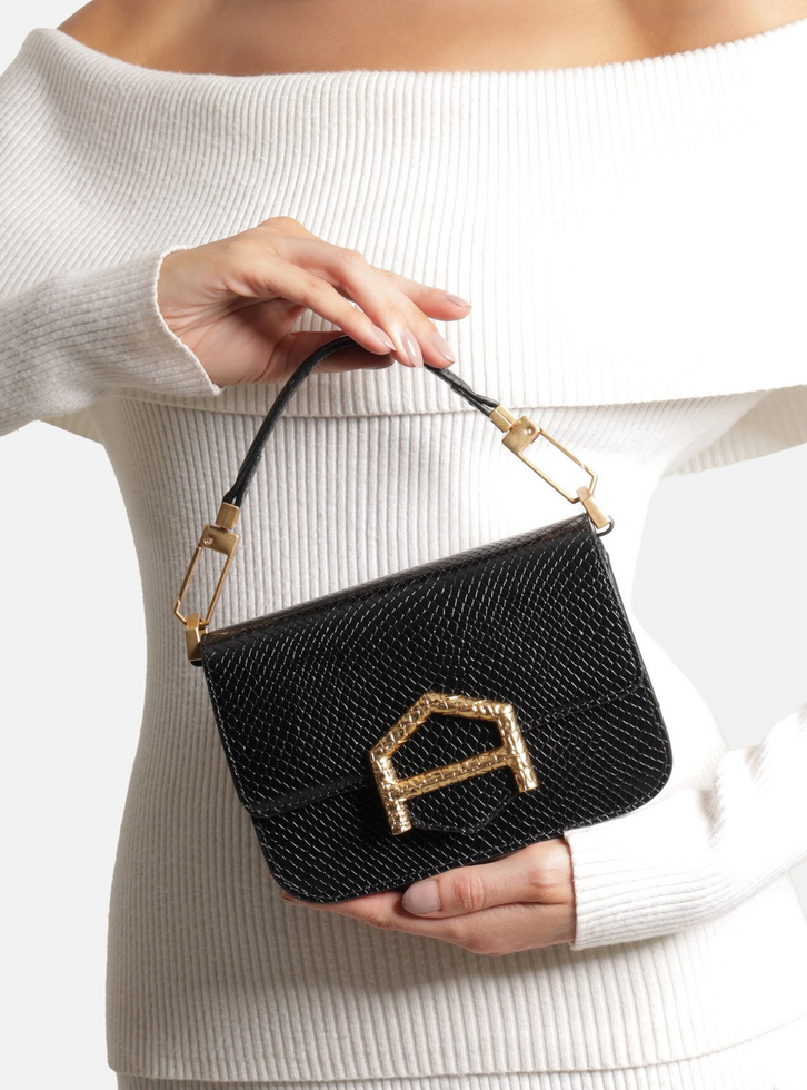 Bolsa Pequena Preta Couro Fecho Dourado Corrente