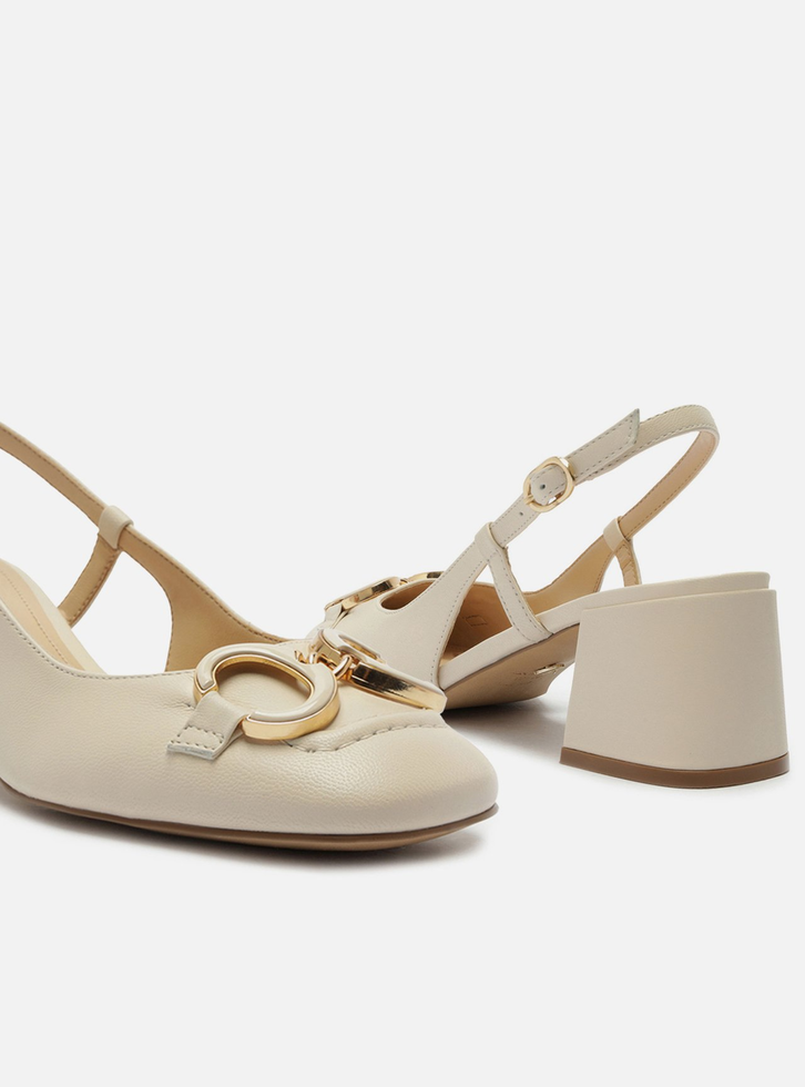 Scarpin Off-white Arezzo Couro Slingback Bridão | ZZ MALL