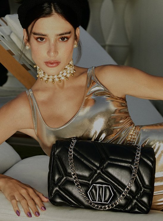 BOLSA TIRACOLO PRETA AREZZO COURO EMMA PEQUENA