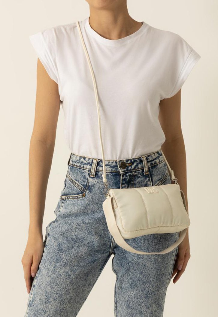 Bolsa Crossbody Branca Anacapri Baguete Caloi Média