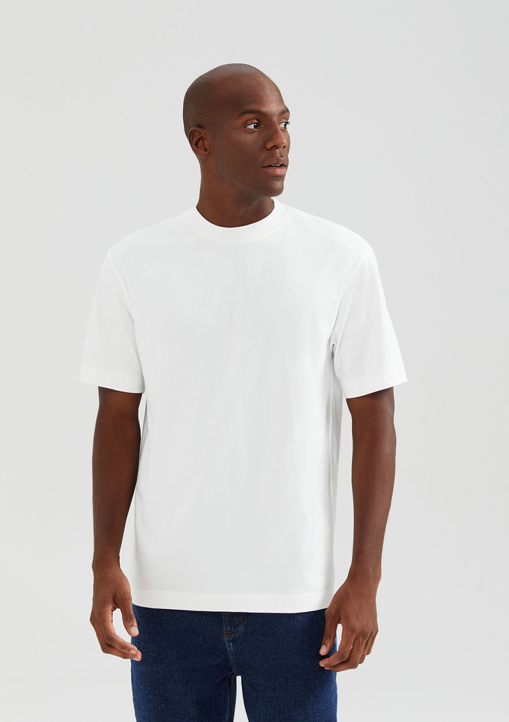 Kit Com 2 Camisetas Preta E Branca Hering Masculinas Básicas Relaxed