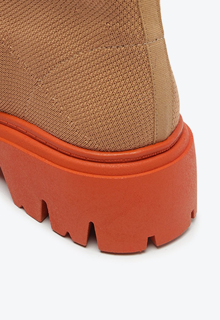 Bota Tratorada Cano Baixo Nude e Laranja Knit