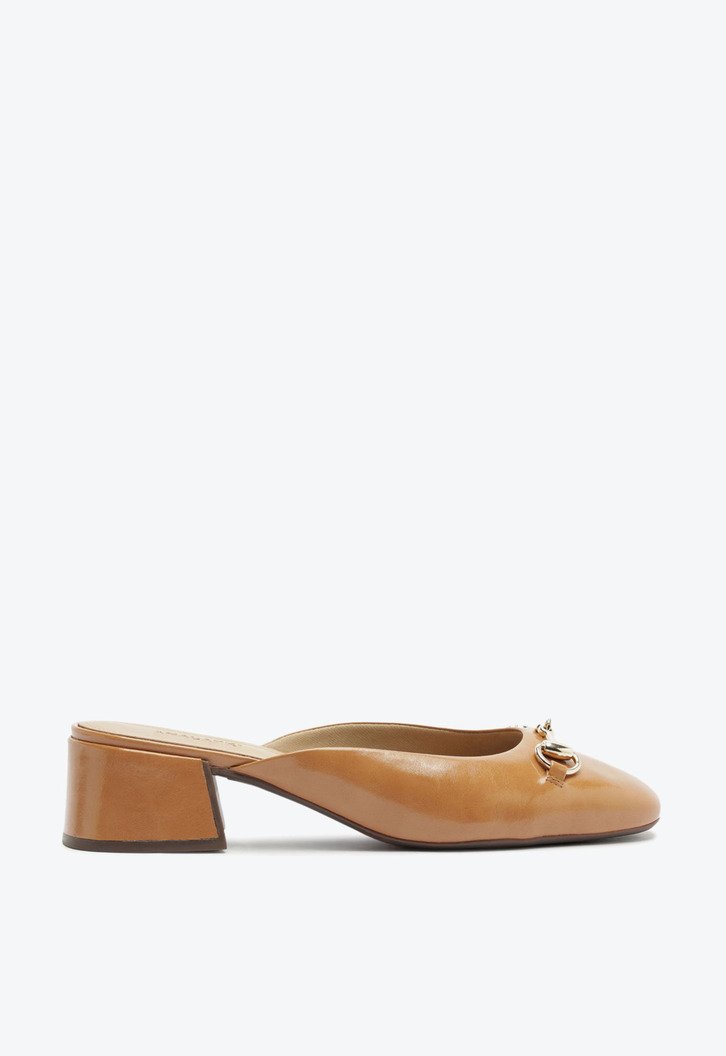 Mule Bridão Salto Bloco Verniz Marrom