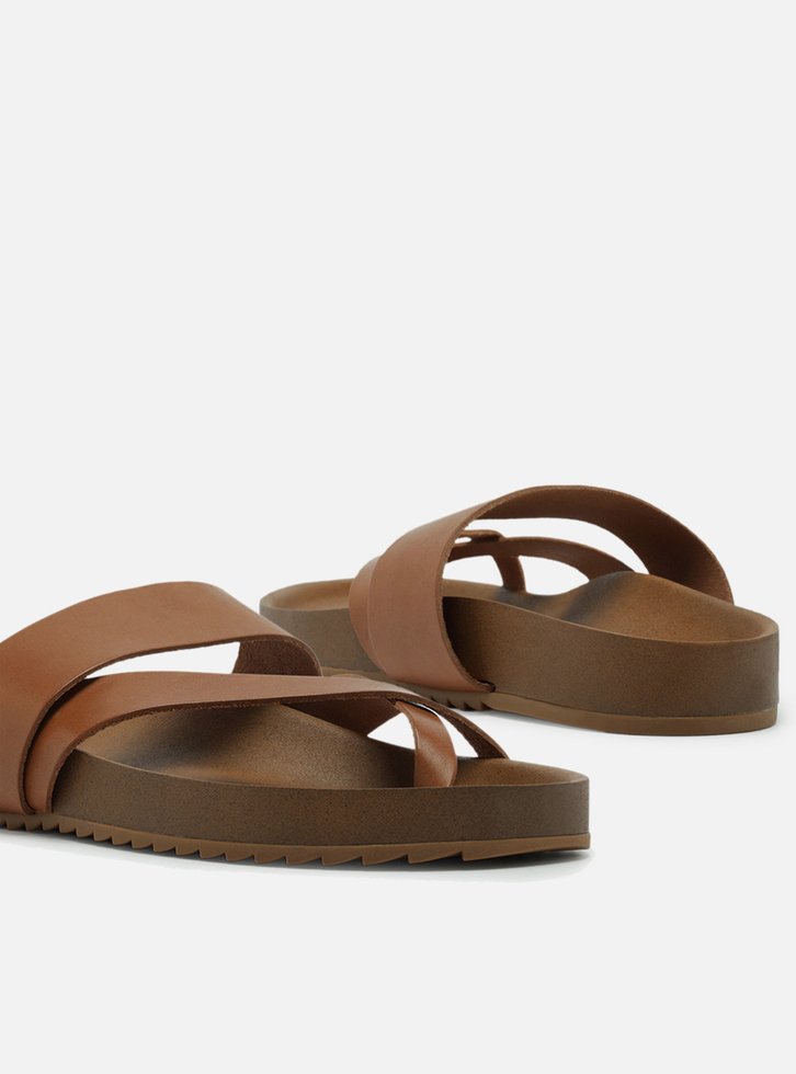 Papete Marrom Couro Flatform Tiras Cruzadas