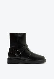 Bota Preta Anacapri Cano Curto Bold Triângulo Metálico