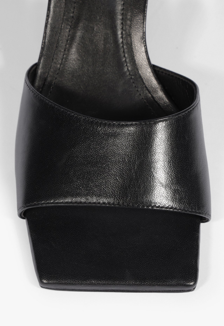 Tamanco Abbie Sculpt Couro Preto