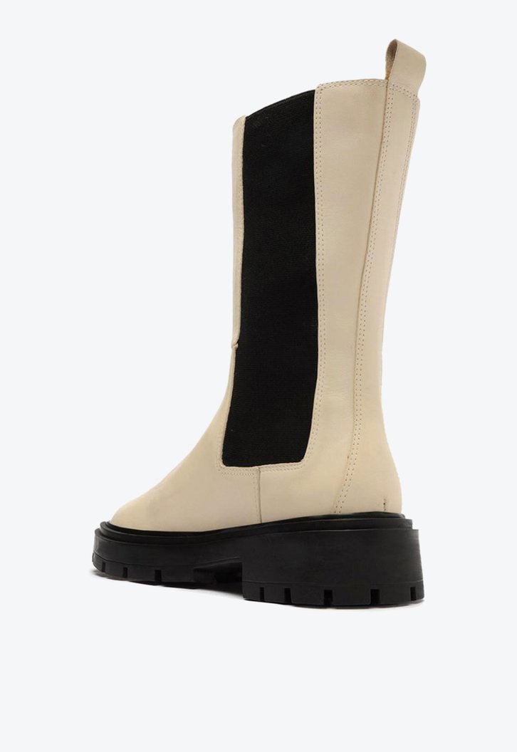 Bota Off-White E Preta Arezzo Couro Cano Médio Tratorada