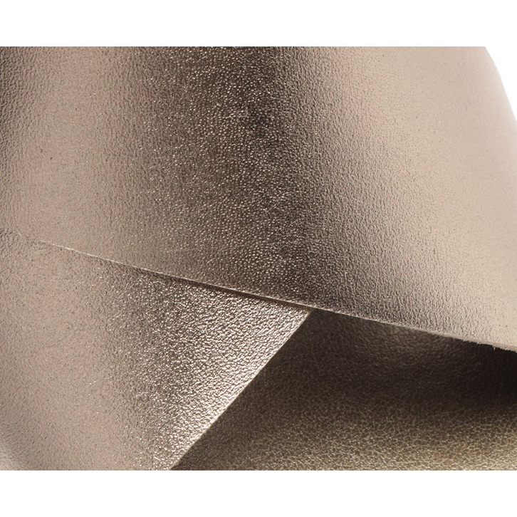 Sandália Salto Bloco Tiras Cruzadas Couro Prateada