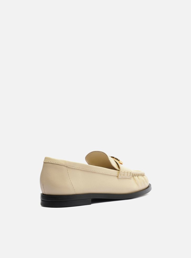 Mocassim Branco Couro Franzido Tira Metal