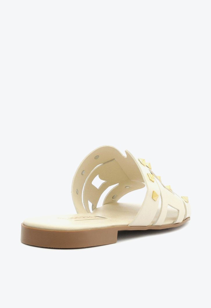 Sandália Rasteira Off-White Arezzo Couro Tachas
