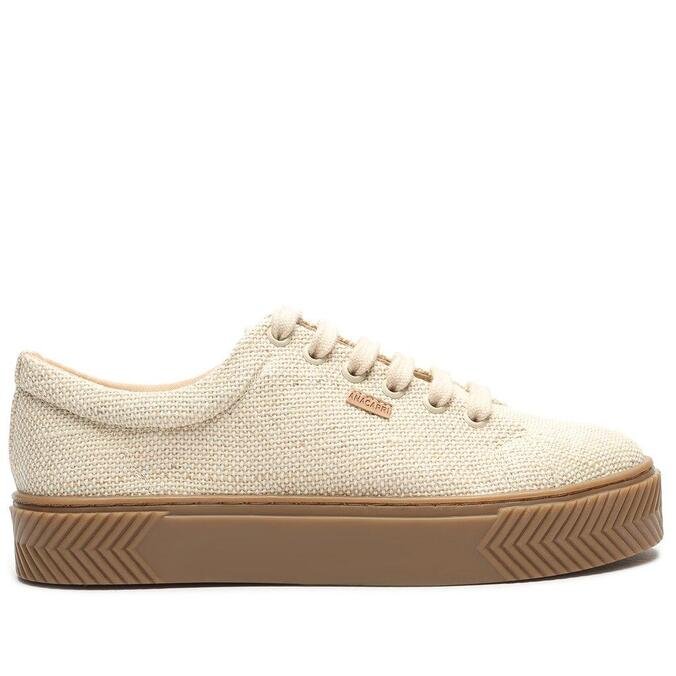 tenis com salto de palha