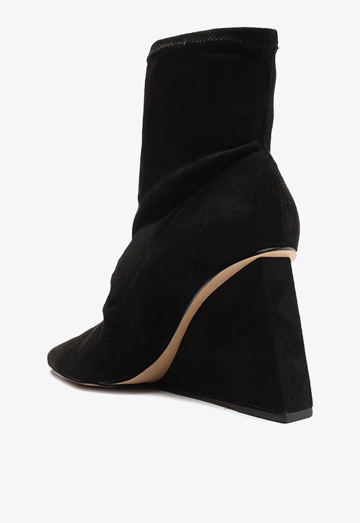 Bota Skinny Preta Arezzo Acamurçada Cano Curto