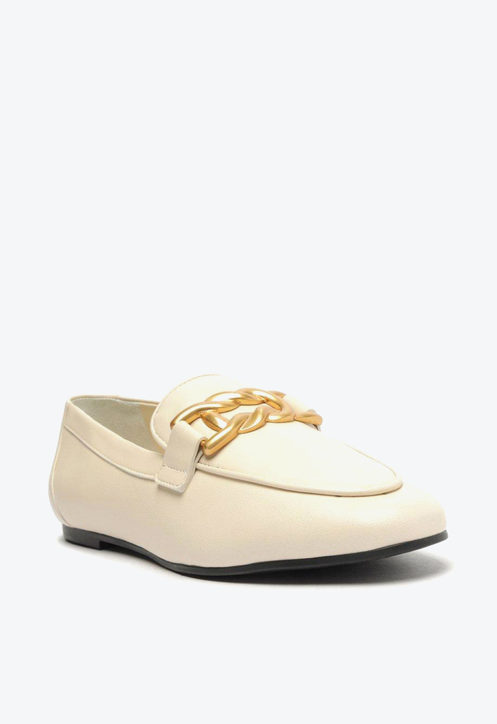 Mocassim Off-White Arezzo Couro Metal Trança
