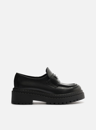 Mocassim Preto Couro Tratorado Tira Metal