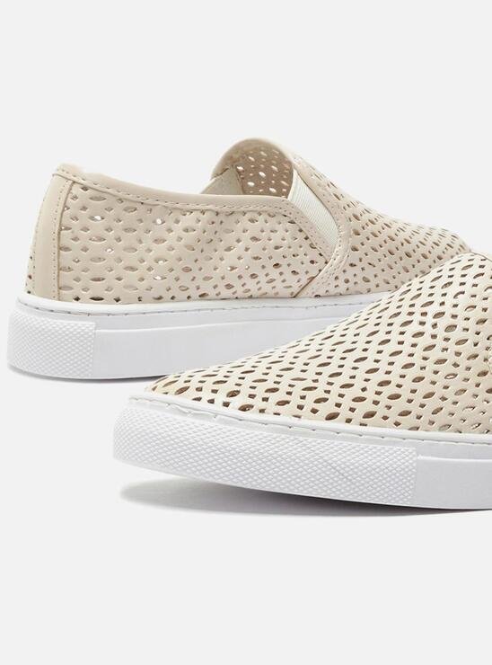 T nis Slip On Off White Arezzo Furadinho