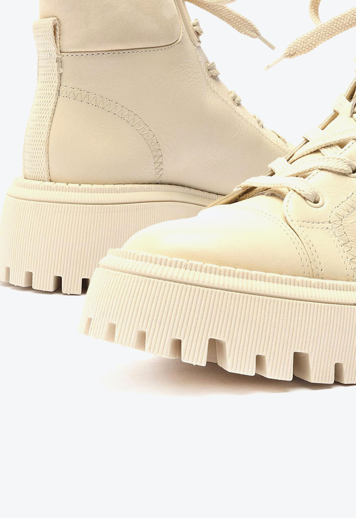 Coturno Off-White Arezzo Couro Tratorado Cano Curto