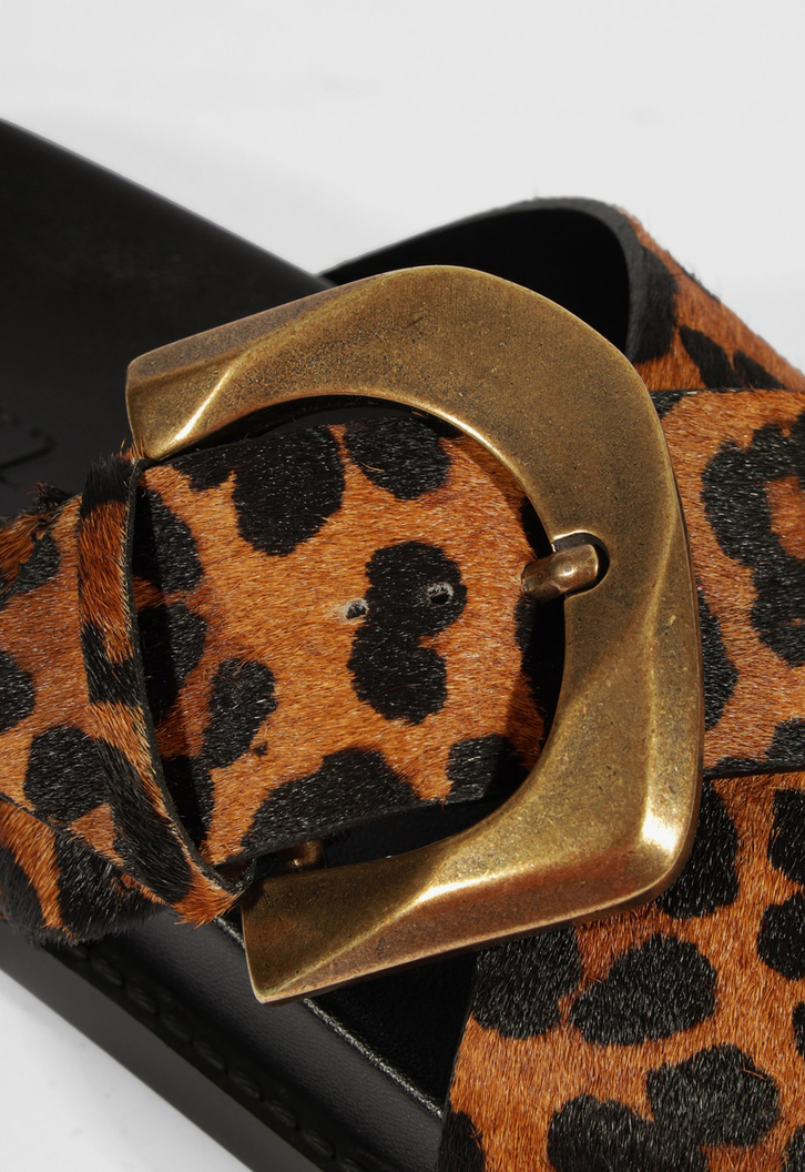 Sandália Papete Couro Fivela Animal Print Marrom