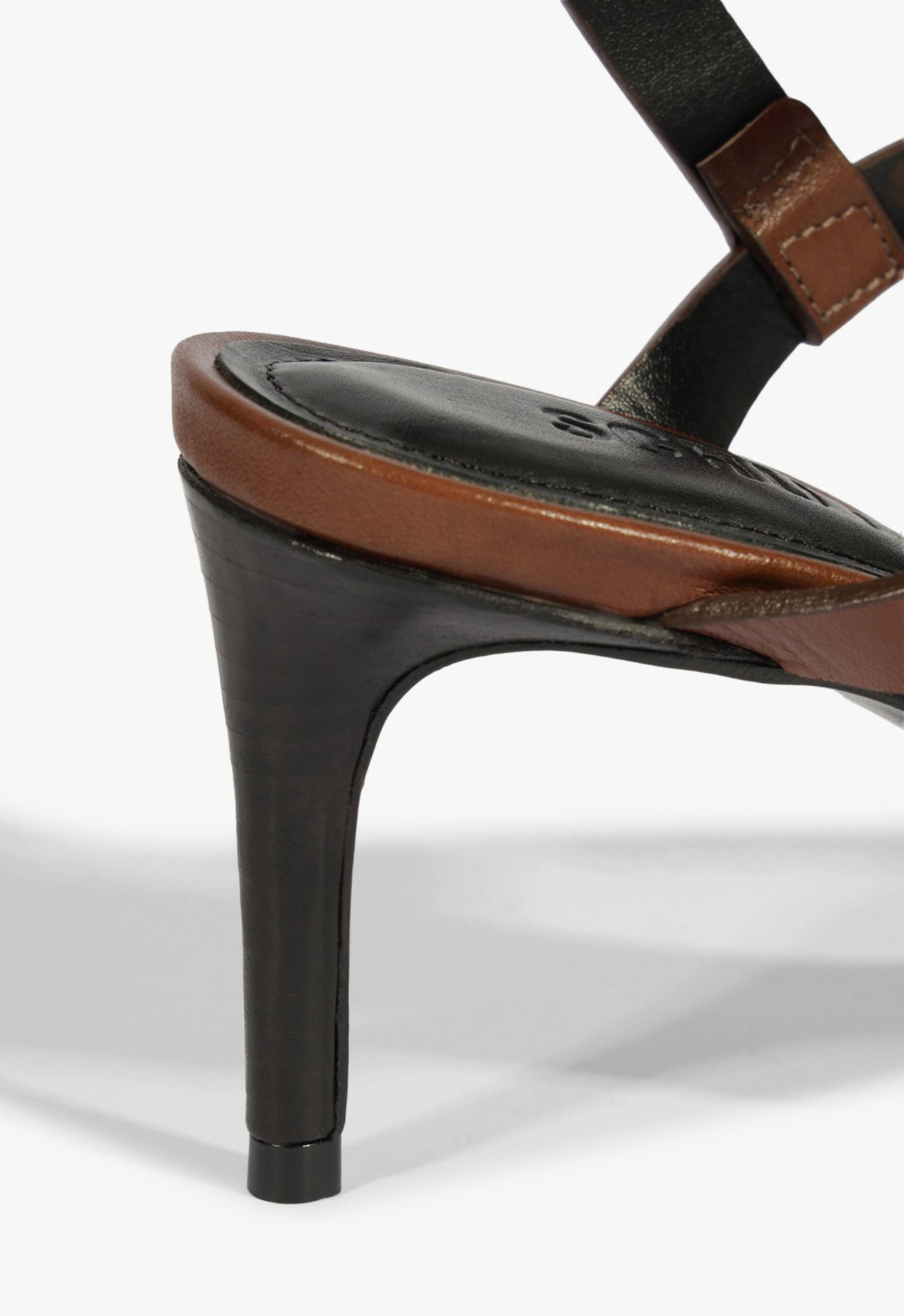 Sandália T-strap Marrom | ZZ MALL