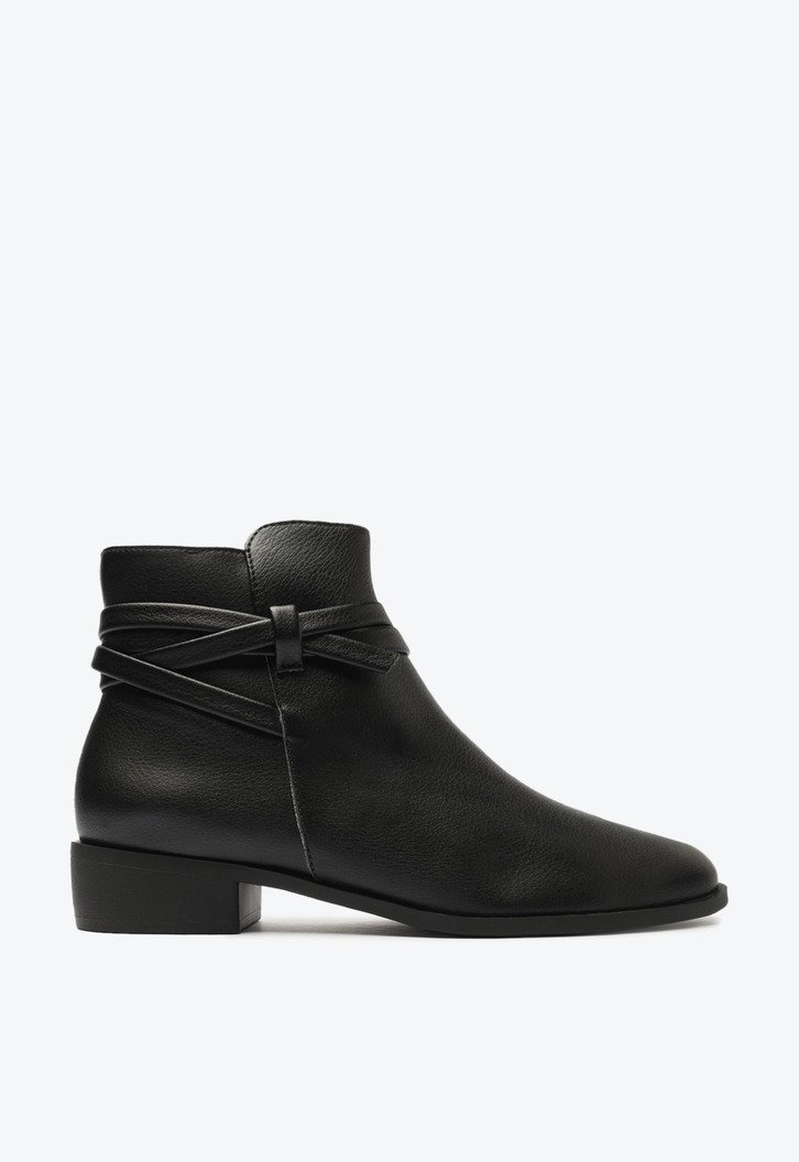Bota Preta Anacapri Tiras Cano Curto