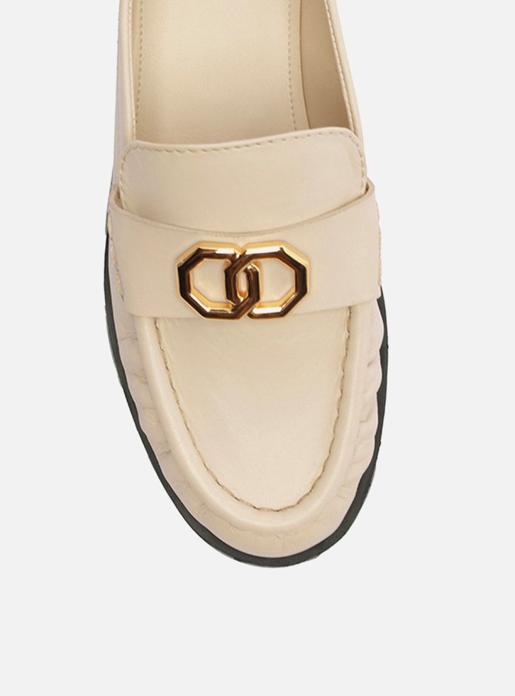 Mocassim Branco Couro Franzido Tira Metal