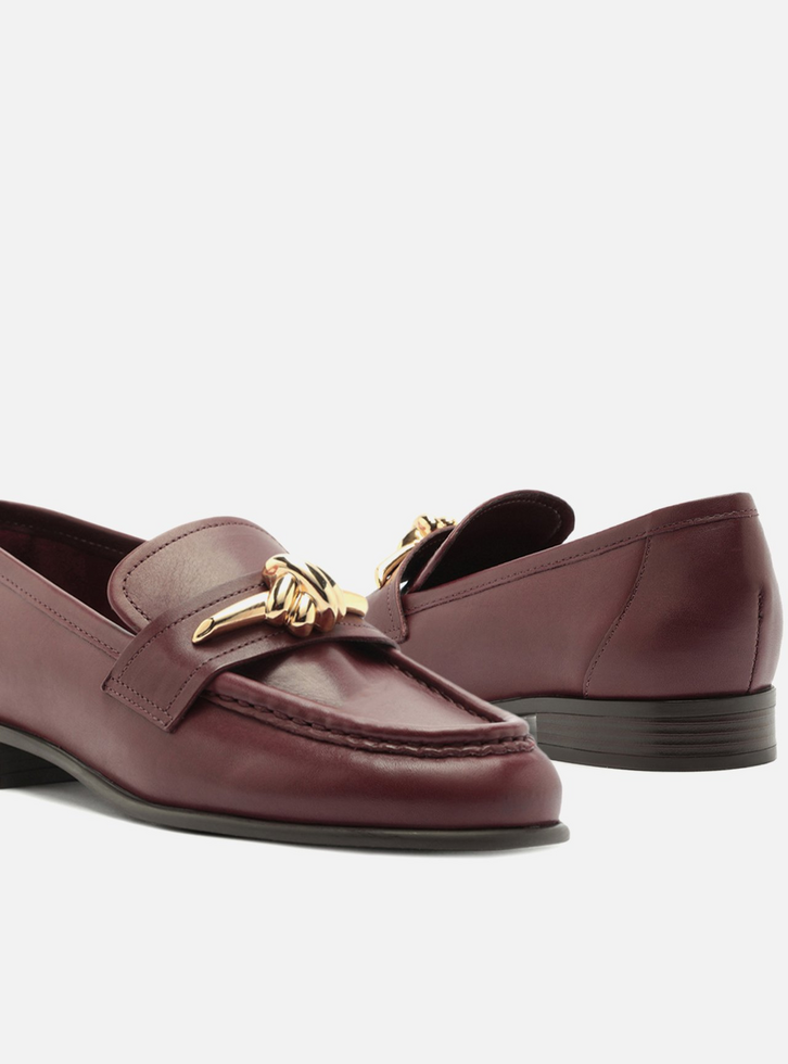 Mocassim Bordô Couro Bico Redondo Metal Nó