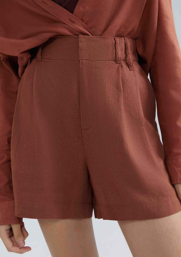 Shorts Marrom Hering De Alfaiataria Em Linho