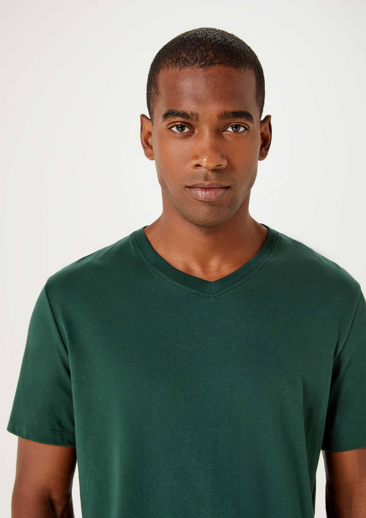Camiseta Básica Verde Hering Masculina Manga Curta Gola V World