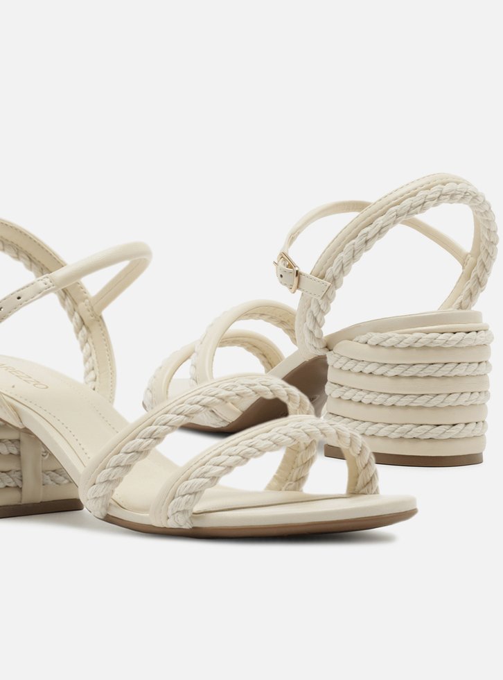 Sandália Off-White Salto Médio Cordão Bicolor