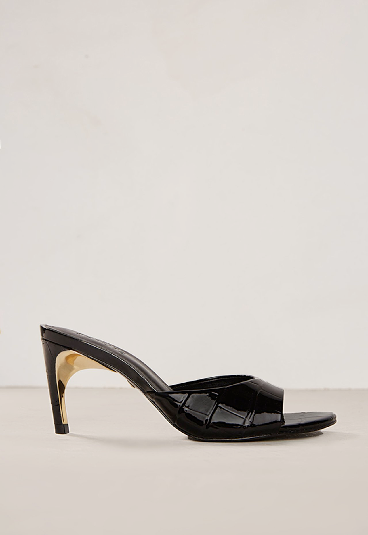 Mule Preta Schutz Curve Heels Verniz Croco | ZZ MALL