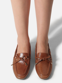 Uma oportunidade para gastar menos: Mocassim Marrom Couro Bico Quadrado Laço - Zz Mall 🔥…