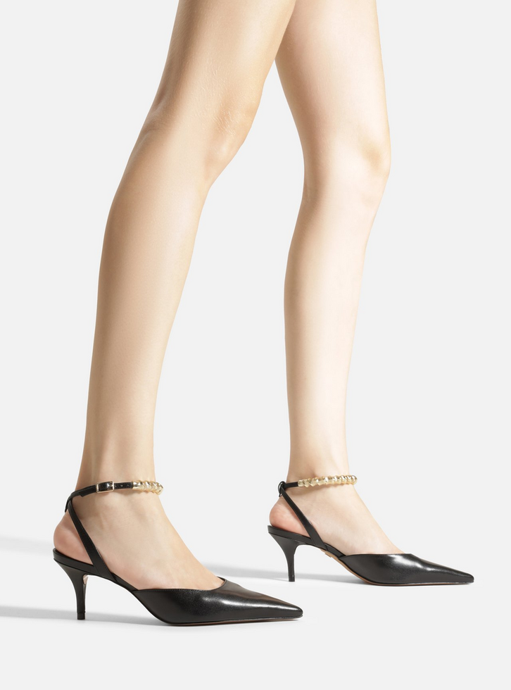 Scarpin Preto Couro Salto Kitten Tiras Metal