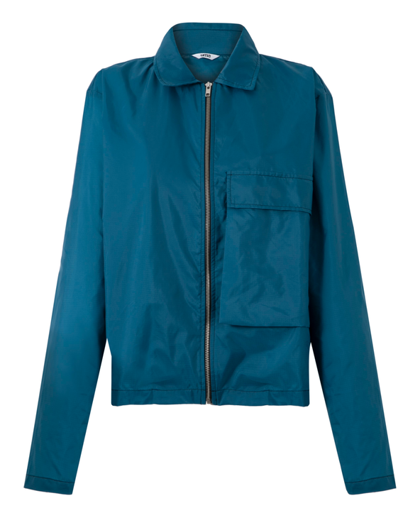 jaqueta com maxi bolso em nylon regenerado