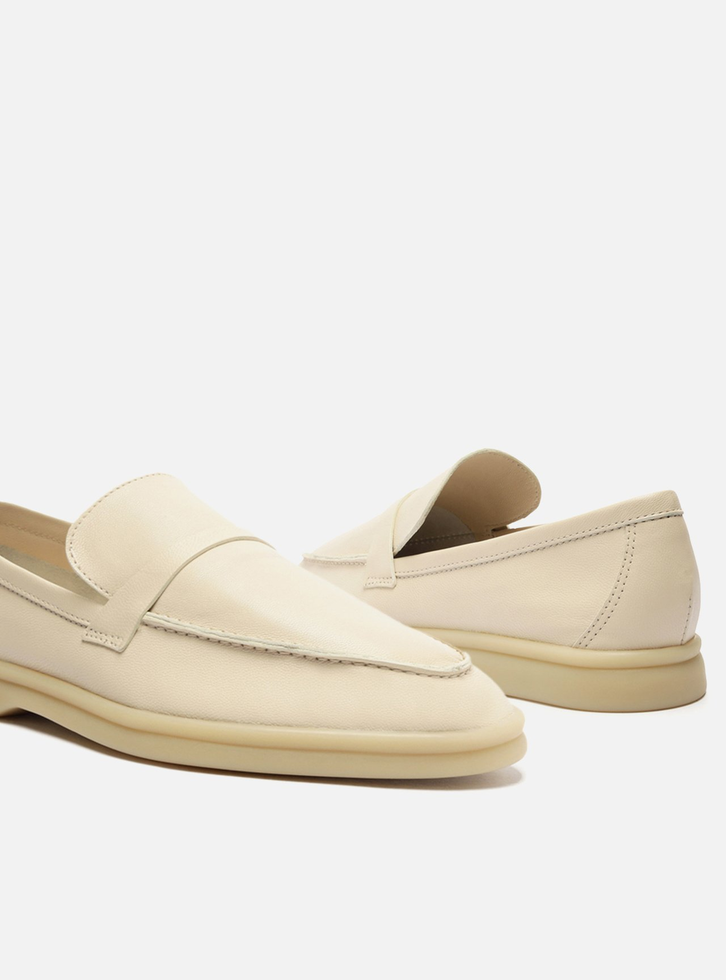 Mocassim Off-white Arezzo Couro Tira Detalhe