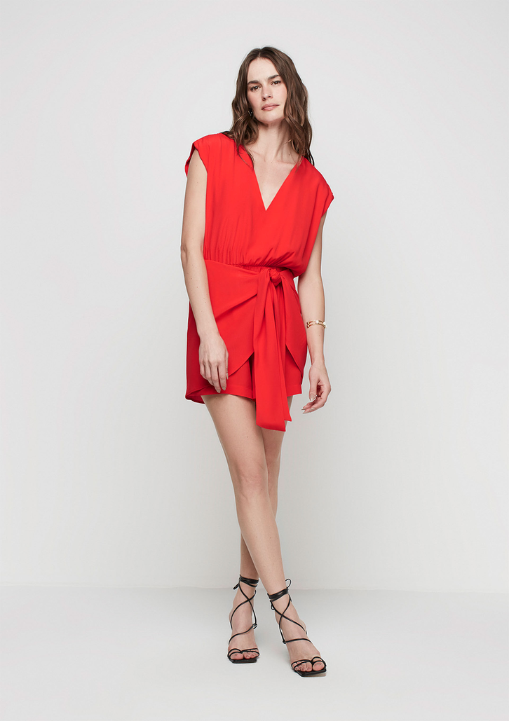 Macacão Curto Vermelho Dzarm Decote V Em Viscose