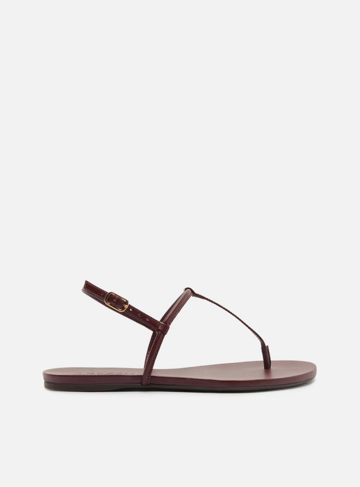 Sandália Rasteira Vermelha Bico Redondo Fivela