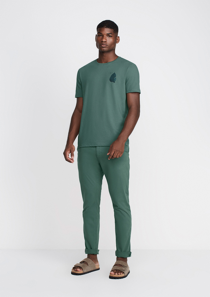 Camiseta Verde Escura Dzarm Em Malha Ecológica Estampada