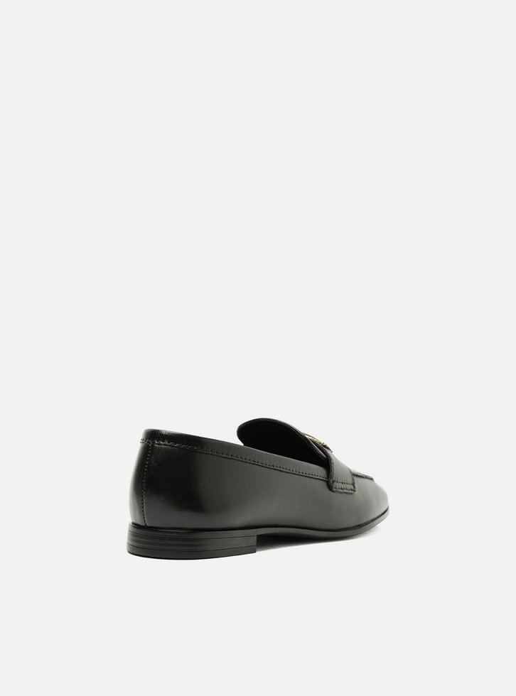 Mocassim Preto Couro Tira Metal