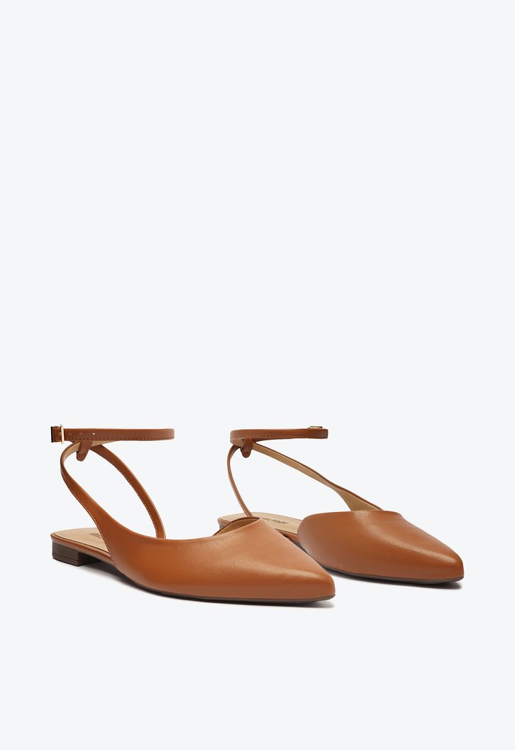 Sapatilha Bico Fino Marrom Fivela