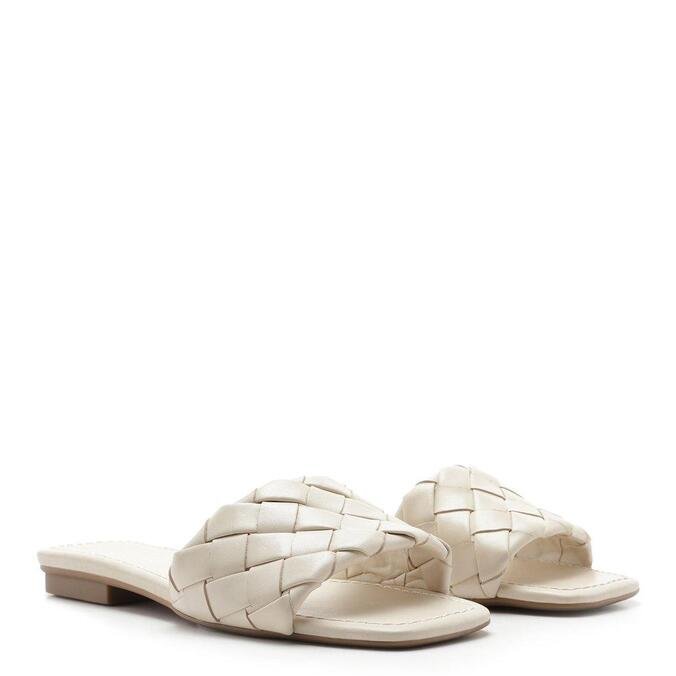 Sandália Arezzo Rasteira Couro Tressê Bico Quadrado Off-White | ZZ MALL